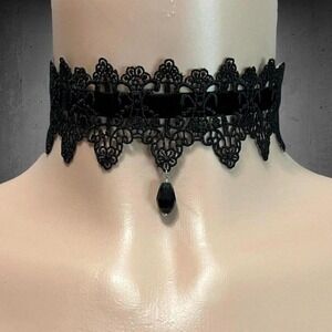 Black velvet victorian lace choker
